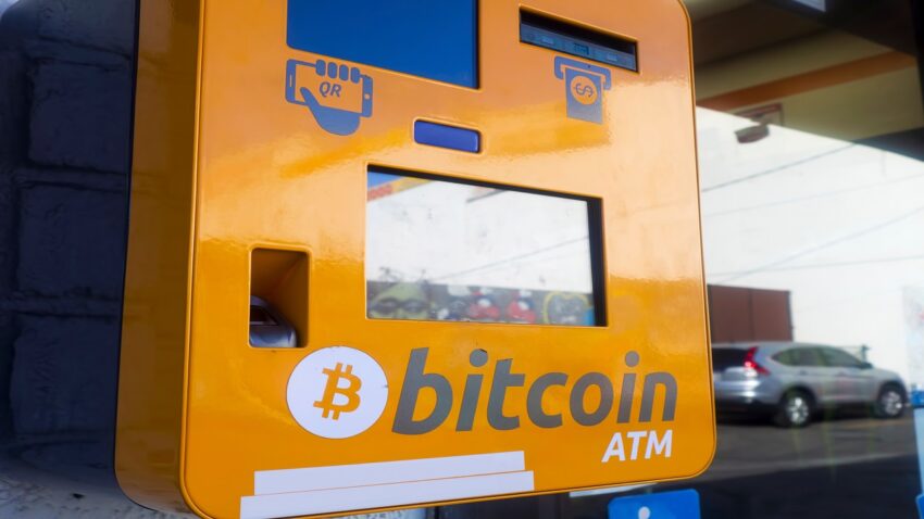 การยอมรับ Crypto เพิ่มขึ้นอย่างรวดเร็วในสหรัฐ ติดตั้ง Bitcoin ATM 2,500 เครื่อง